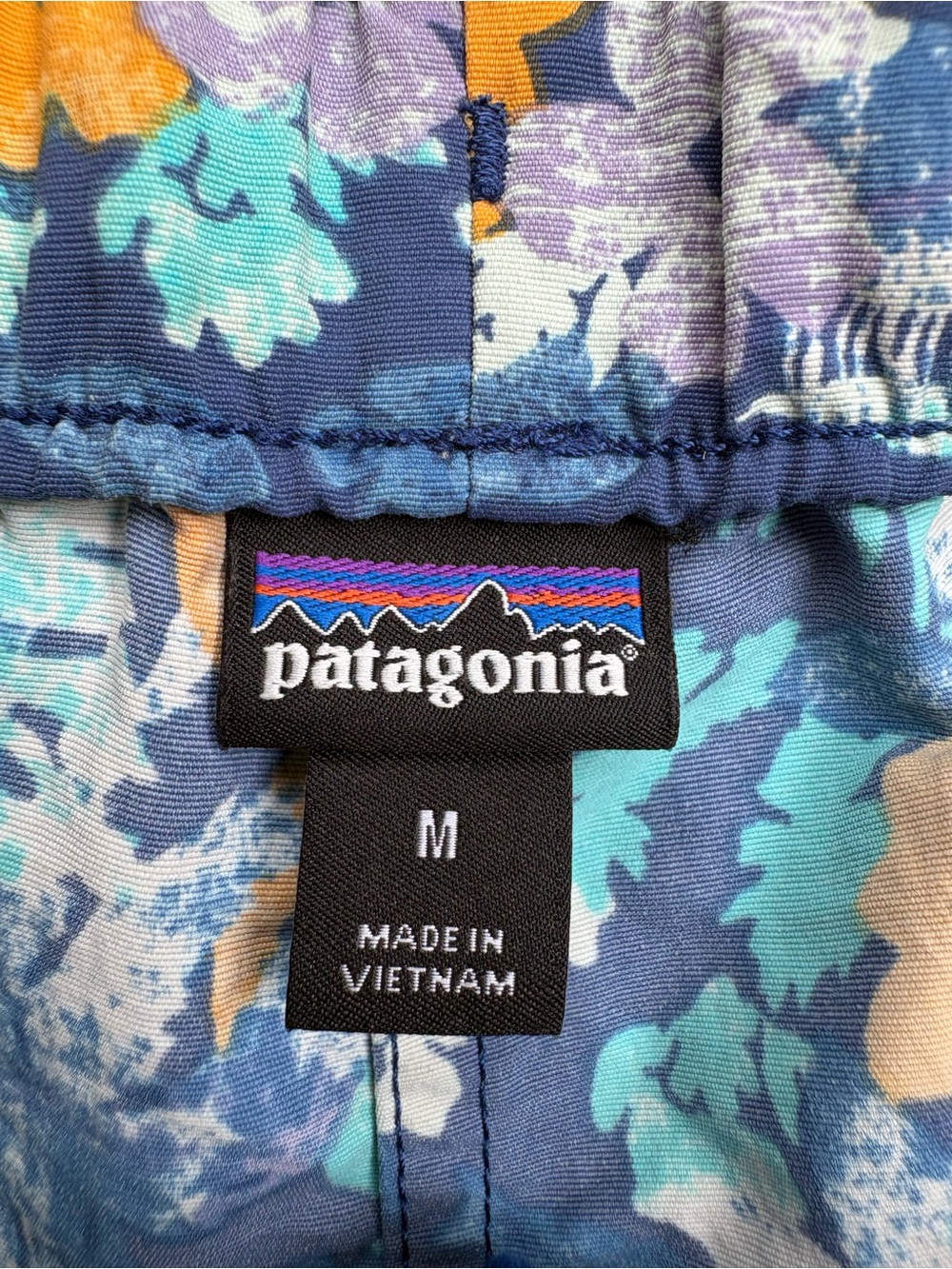 Patagonia Barely Baggies Women’s Medium 2.5 Inch Inseam Tropical Print - Picture 3 of 7